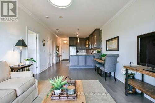 605 - 80 Orchard Point Road, Orillia, ON - Indoor Photo Showing Living Room