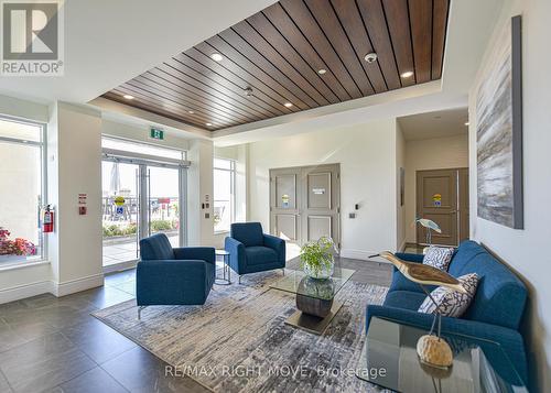 90 Building Common Area - 605 - 80 Orchard Point Road, Orillia, ON - Indoor Photo Showing Living Room