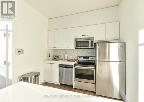 605 - 80 Orchard Point Road, Orillia, ON - Indoor Photo Showing Kitchen With Stainless Steel Kitchen