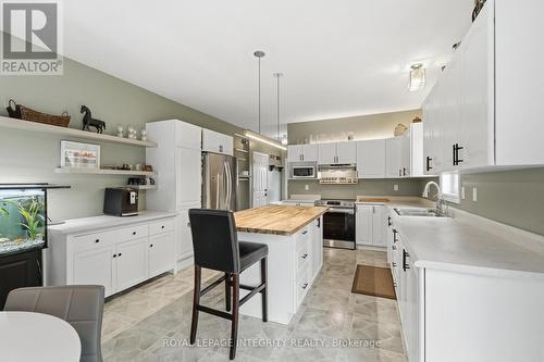 281 Frome Street, Ottawa, ON - Indoor Photo Showing Kitchen With Double Sink