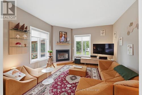 281 Frome Street, Ottawa, ON - Indoor Photo Showing Living Room With Fireplace