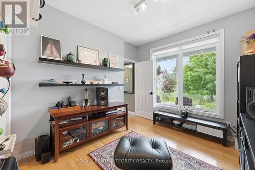 281 Frome Street, Ottawa, ON - Indoor Photo Showing Living Room