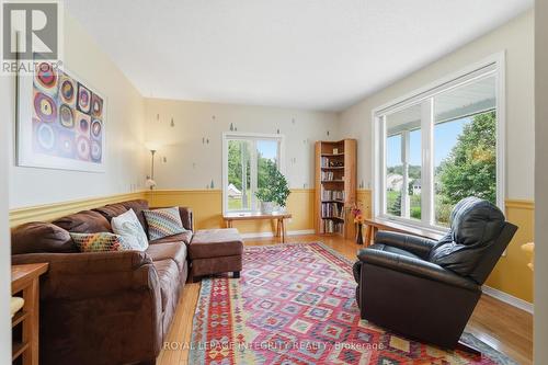 281 Frome Street, Ottawa, ON - Indoor Photo Showing Living Room