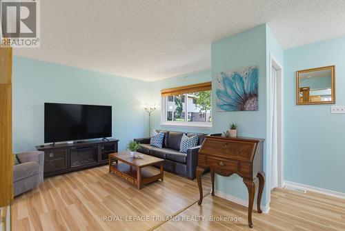45 - 825 Dundalk Drive, London South (South Q), ON - Indoor Photo Showing Living Room