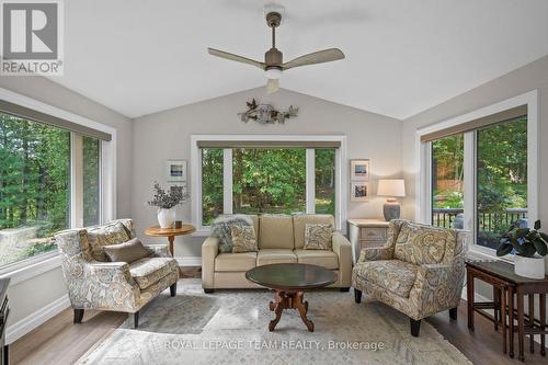 5 Peggs Lane, Mcnab/Braeside, ON - Indoor Photo Showing Living Room