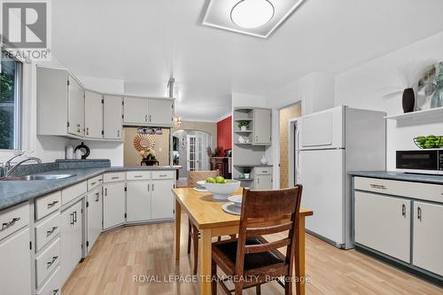 1003 St. Peter Street, Ottawa, ON - Indoor Photo Showing Kitchen