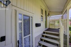 Entrance to accessory apartment - 