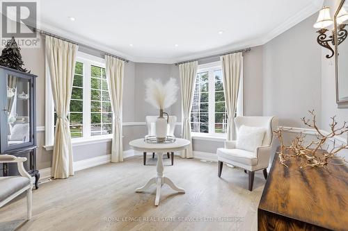 2149 Alderbrook Drive, Oakville, ON - Indoor Photo Showing Living Room