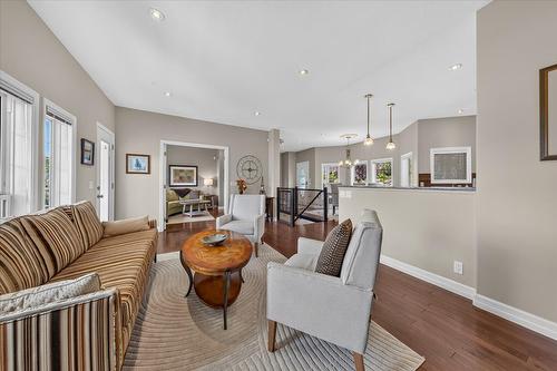 5075 Riverview Road, Fairmont Hot Springs, BC - Indoor Photo Showing Living Room