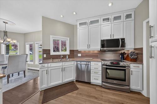 5075 Riverview Road, Fairmont Hot Springs, BC - Indoor Photo Showing Kitchen