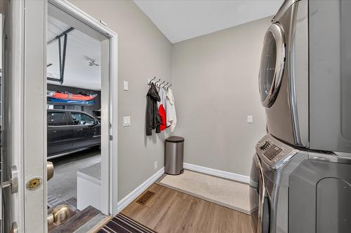 5075 Riverview Road, Fairmont Hot Springs, BC - Indoor Photo Showing Laundry Room