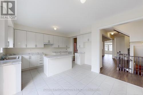 123 Cliff Thompson Crescent, Georgina, ON - Indoor Photo Showing Kitchen