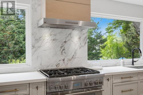 11 Regency Court, Oakville, ON - Indoor Photo Showing Kitchen