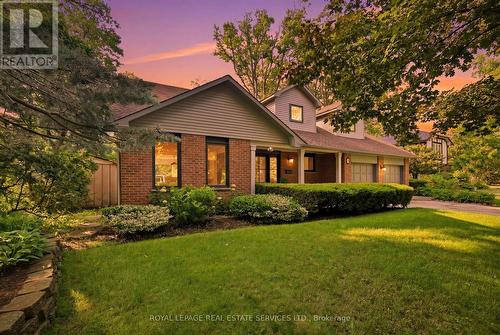 11 Regency Court, Oakville, ON - Outdoor