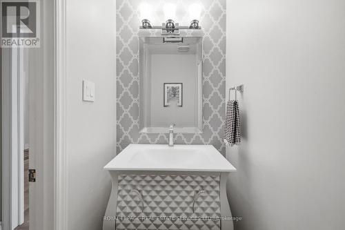 11 Regency Court, Oakville, ON - Indoor Photo Showing Bathroom