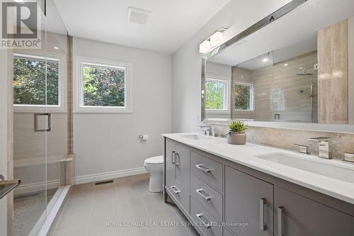 11 Regency Court, Oakville, ON - Indoor Photo Showing Bathroom