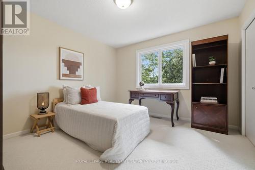 11 Regency Court, Oakville, ON - Indoor Photo Showing Bedroom