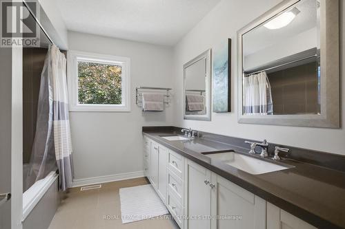 11 Regency Court, Oakville, ON - Indoor Photo Showing Bathroom