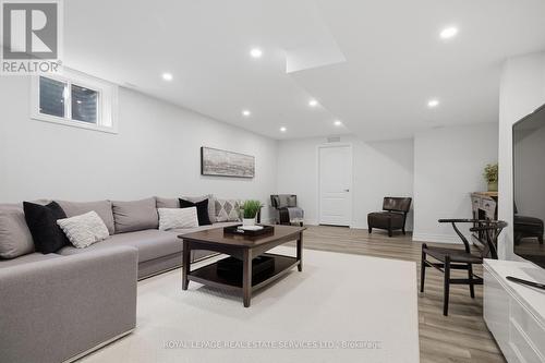 11 Regency Court, Oakville, ON - Indoor
