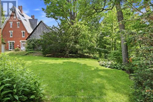 11 Regency Court, Oakville, ON - Outdoor