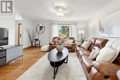 54 Dorothy Avenue, Georgina, ON - Indoor Photo Showing Living Room