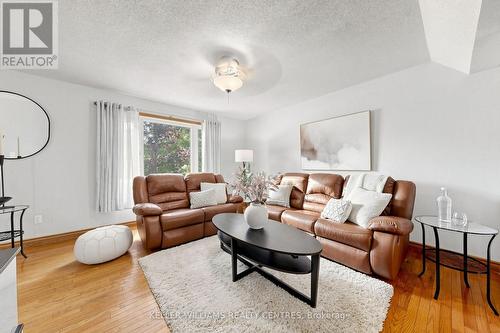 54 Dorothy Avenue, Georgina, ON - Indoor Photo Showing Living Room
