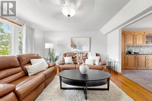 54 Dorothy Avenue, Georgina, ON - Indoor Photo Showing Living Room