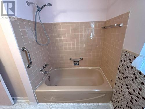15 Resolution Crescent, Toronto, ON - Indoor Photo Showing Bathroom