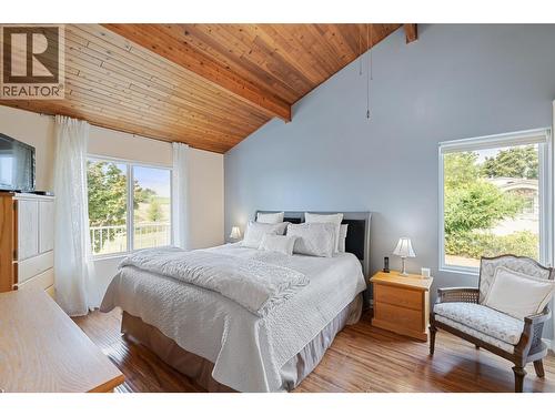 535 Curtis Road, Kelowna, BC - Indoor Photo Showing Bedroom