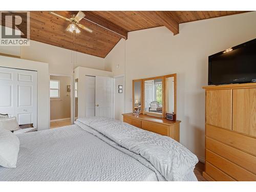 535 Curtis Road, Kelowna, BC - Indoor Photo Showing Bedroom