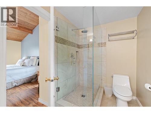 535 Curtis Road, Kelowna, BC - Indoor Photo Showing Bathroom
