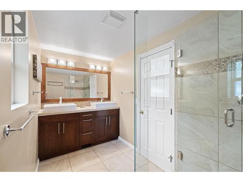 535 Curtis Road, Kelowna, BC - Indoor Photo Showing Bathroom