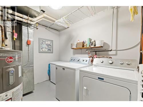 535 Curtis Road, Kelowna, BC - Indoor Photo Showing Laundry Room