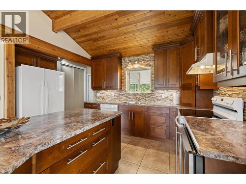 535 Curtis Road, Kelowna, BC - Indoor Photo Showing Kitchen
