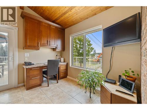 535 Curtis Road, Kelowna, BC - Indoor