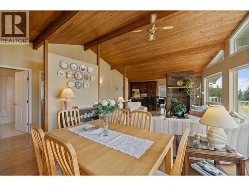 535 Curtis Road, Kelowna, BC - Indoor Photo Showing Dining Room