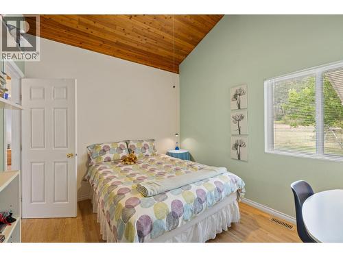 535 Curtis Road, Kelowna, BC - Indoor Photo Showing Bedroom