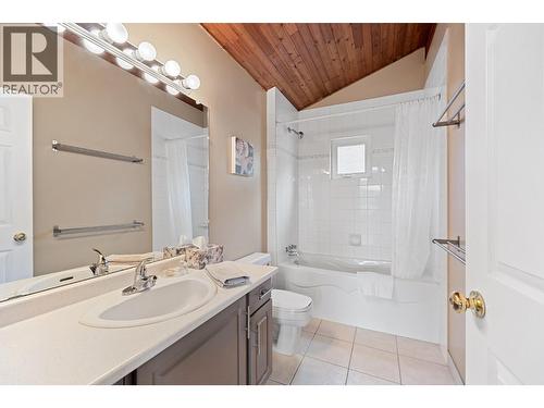 535 Curtis Road, Kelowna, BC - Indoor Photo Showing Bathroom