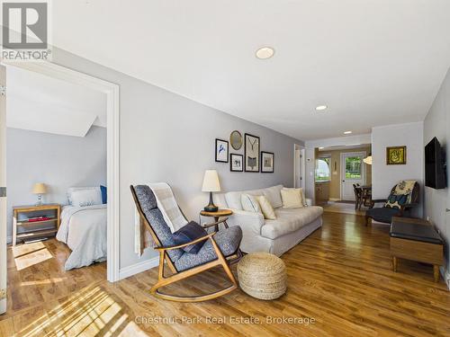 1014 Kelly Road, Lake Of Bays (Mclean), ON - Indoor Photo Showing Living Room