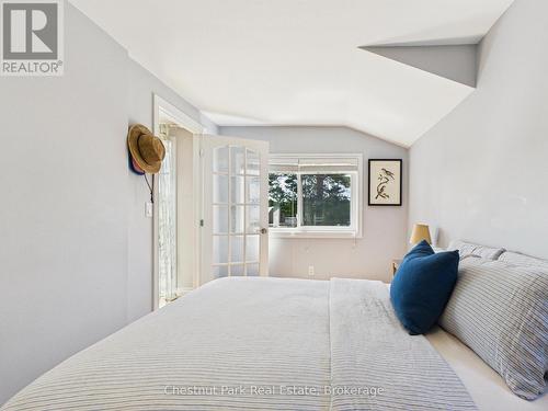 1014 Kelly Road, Lake Of Bays (Mclean), ON - Indoor Photo Showing Bedroom