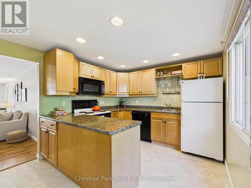 1014 Kelly Road, Lake Of Bays (Mclean), ON - Indoor Photo Showing Kitchen