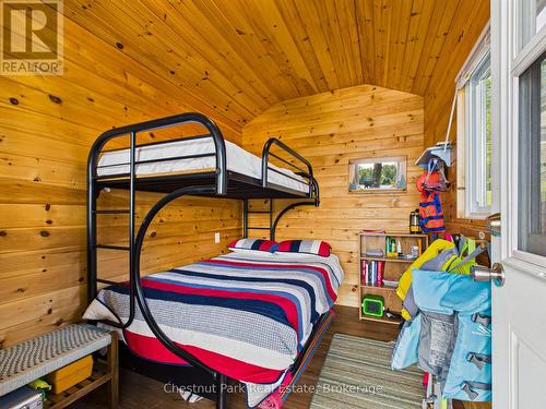 1014 Kelly Road, Lake Of Bays (Mclean), ON - Indoor Photo Showing Bedroom