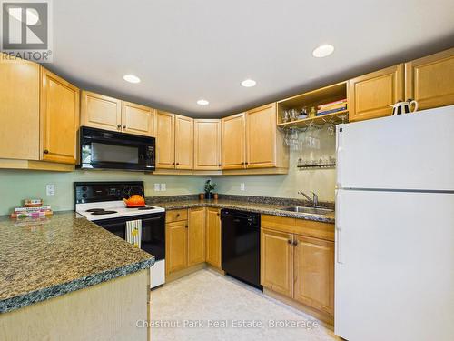 1014 Kelly Road, Lake Of Bays (Mclean), ON - Indoor Photo Showing Kitchen