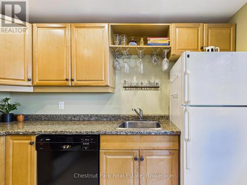 1014 Kelly Road, Lake Of Bays (Mclean), ON - Indoor Photo Showing Kitchen
