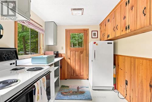 1075 Nanook Lane, Highlands East (Monmouth), ON - Indoor Photo Showing Kitchen