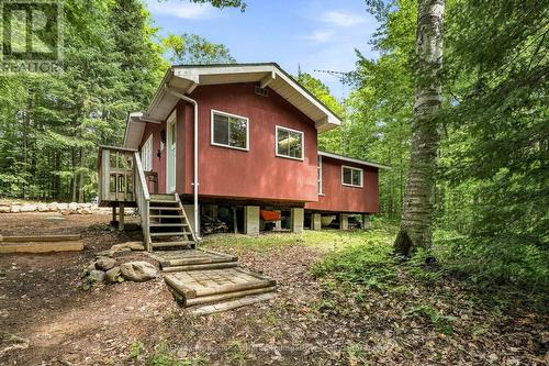 1075 Nanook Lane, Highlands East (Monmouth), ON - Outdoor