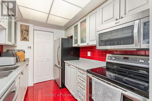 2306 - 77 Harbour Square, Toronto, ON - Indoor Photo Showing Kitchen