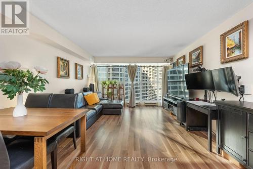 2306 - 77 Harbour Square, Toronto, ON - Indoor