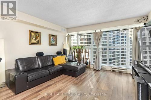 2306 - 77 Harbour Square, Toronto, ON - Indoor Photo Showing Living Room