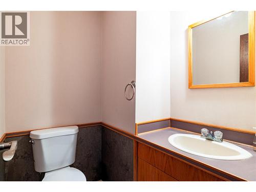 7315 Longacre Drive, Vernon, BC - Indoor Photo Showing Bathroom